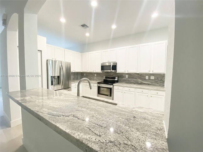 Building Photo - 4413 W Whitewater Ave