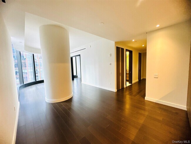 Building Photo - 125 Greenwich St