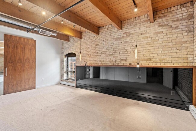 Building Photo - 404 N Washington Ave