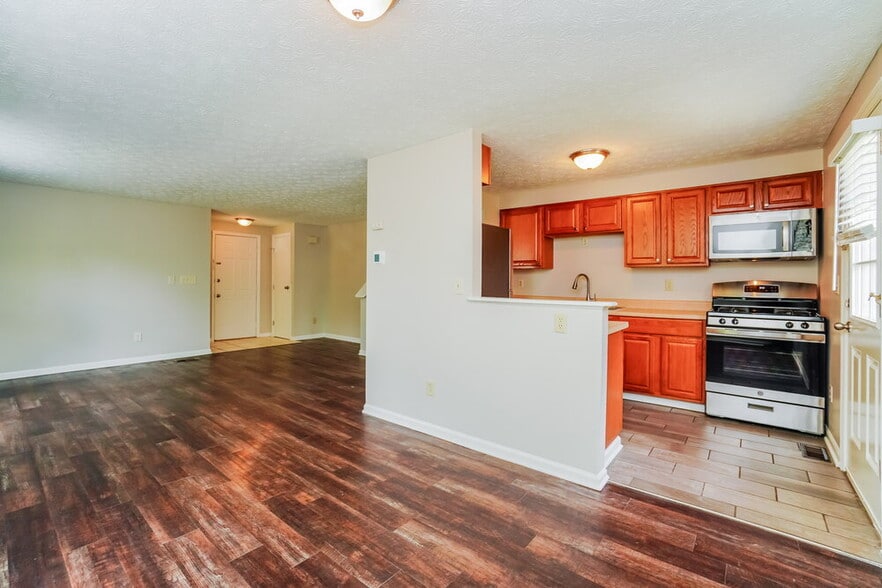 Building Photo - 4585 Marilyn St