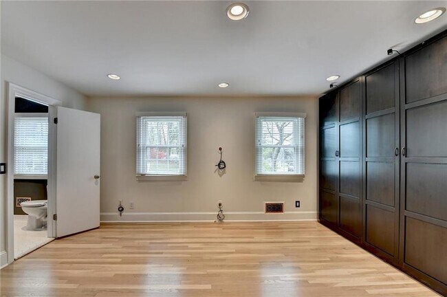 Building Photo - 3914 Granger Dr