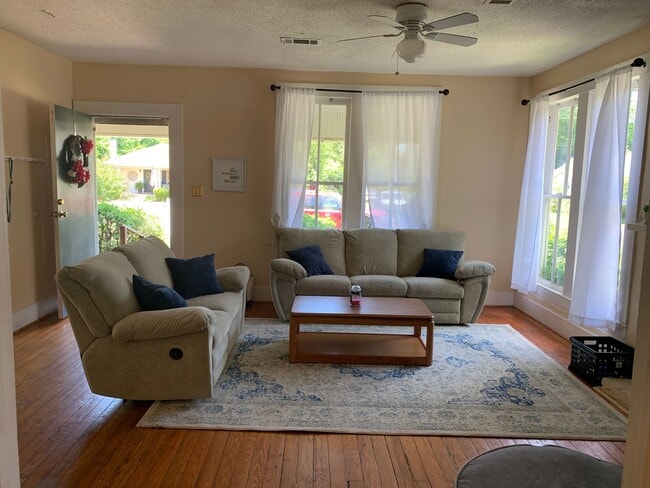 Building Photo - 1606 3rd Ave