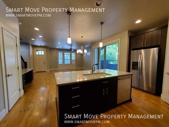 Building Photo - 3905 Woodcraft-