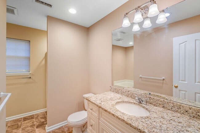 Building Photo - Charming 3BR House with Big bonus room ove...