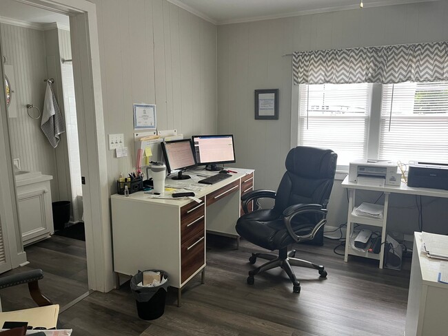 Building Photo - Newly Renovated Three Bedroom House in West Ashley