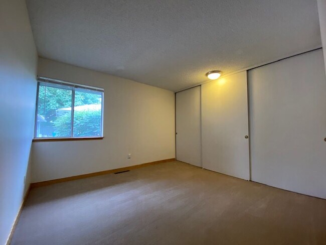 Building Photo - 1151