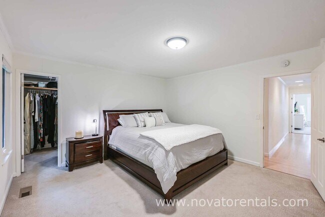 Building Photo - 44 Trish Dr