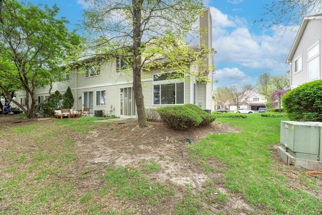 Building Photo - 3015 Kentshire Cir