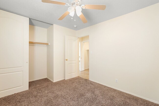 Building Photo - 270 Littler Dr SE