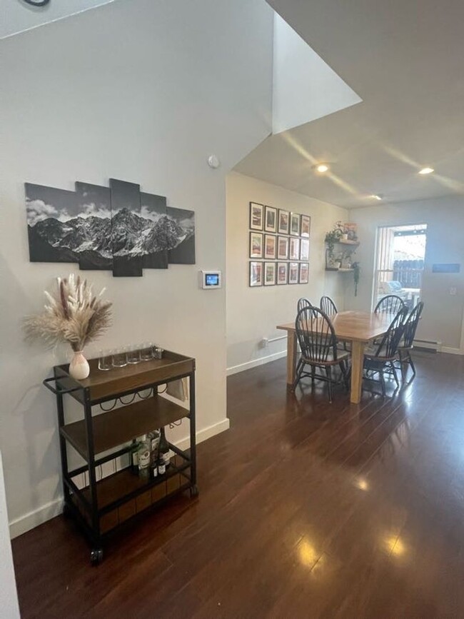 Building Photo - LOCATION LOCATION!! Contemporary & Updated...