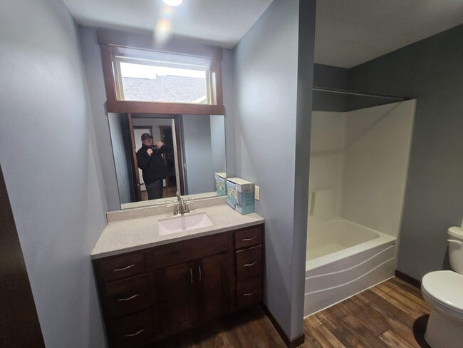 Building Photo - 1934 W 6th St