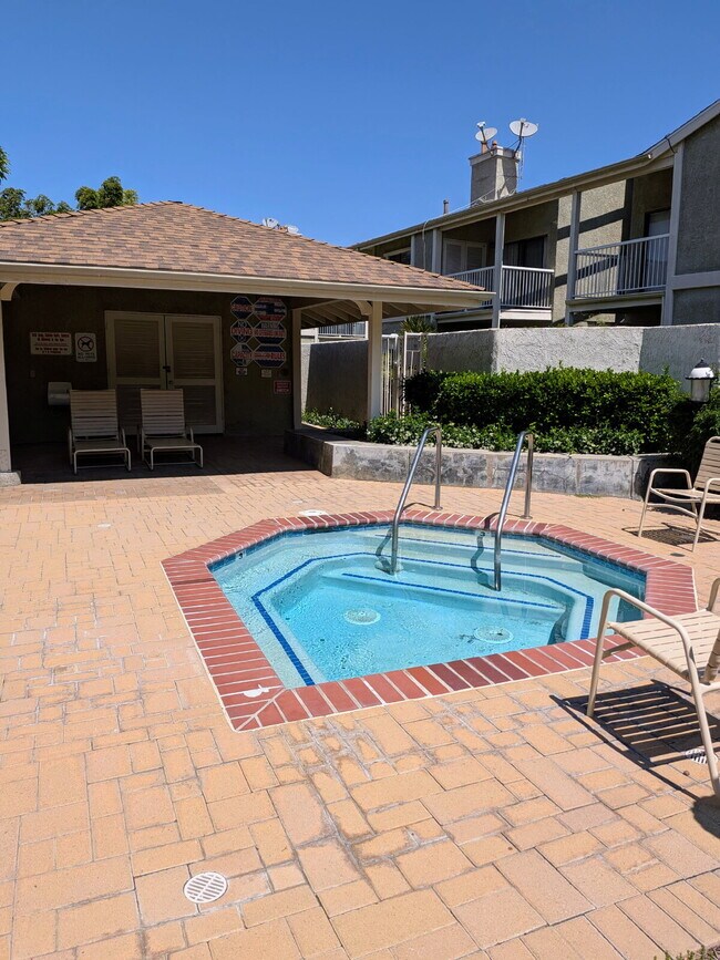 Building Photo - MOVE-IN READY – 1 BEDROOM CONDO IN GATED TUSTIN COMMUNITY (UNIT 70)