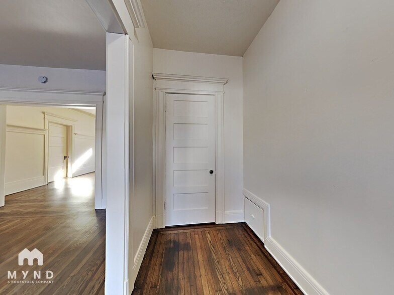 Building Photo - 819 14th St