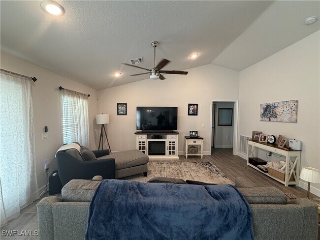 Building Photo - 4236 NE 20th Pl