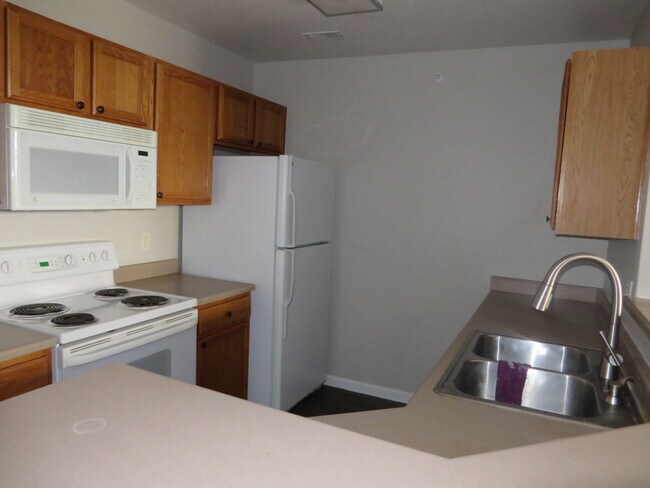 Building Photo - 7440 S Blackhawk St