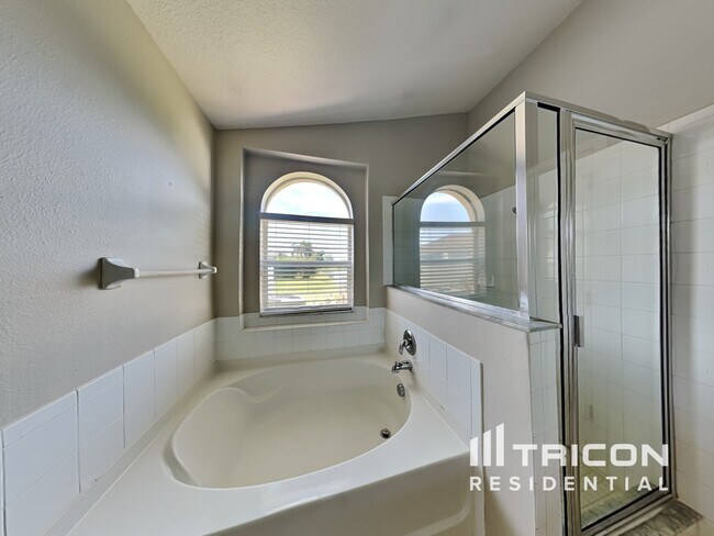 Building Photo - 31136 Whinsenton Dr