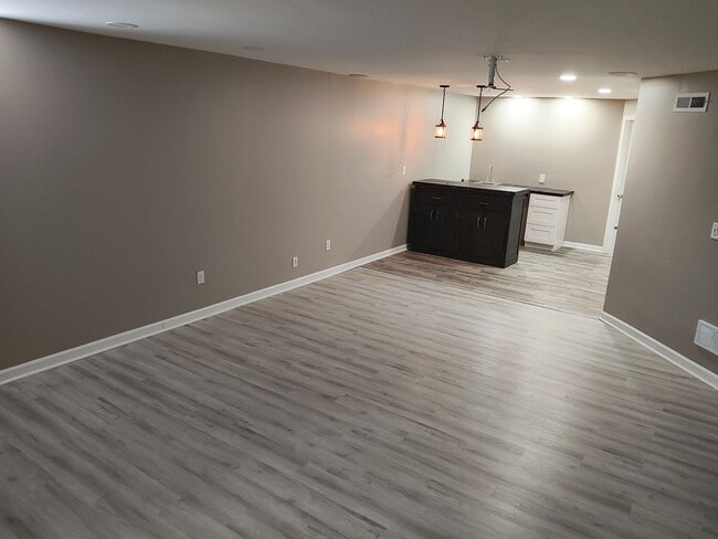 Building Photo - Beautifully maintained 4-bedroom, 2.5-bath over 2,200 sqft with a 2 car garage!