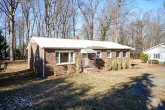 Building Photo - Gorgeous Three Bedroom Home!