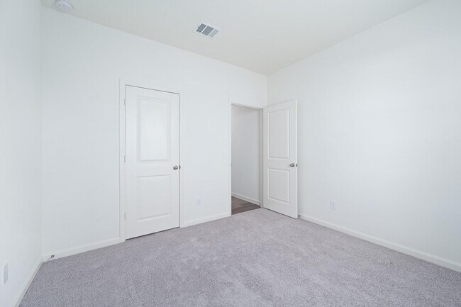 Building Photo - 6310 Highland Bnd Dr