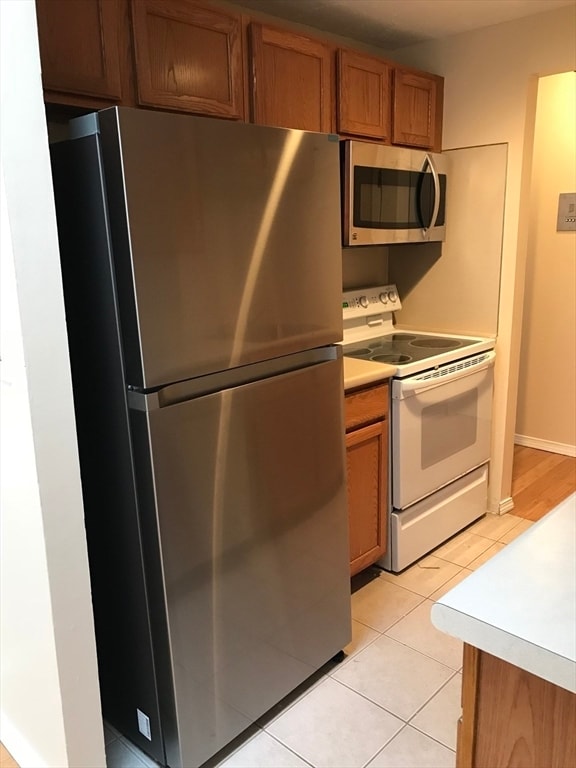 Building Photo - 96 Main St