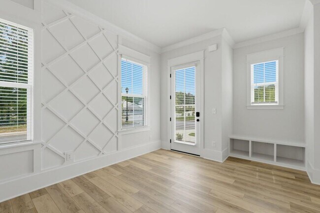 Building Photo - 331 Orchid St