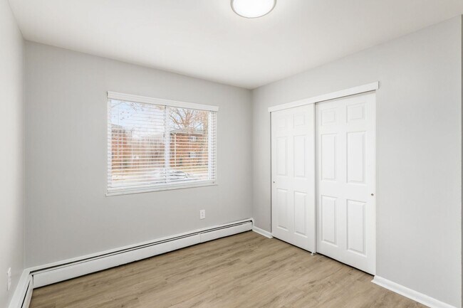 Building Photo - 639 Riverview Dr