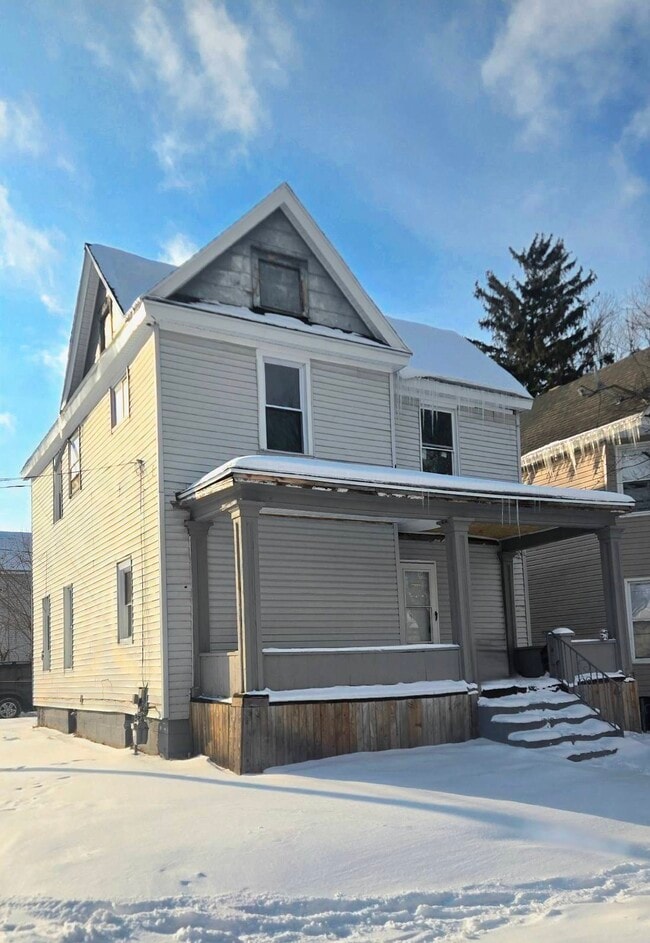 Building Photo - 1032 Raspberry St