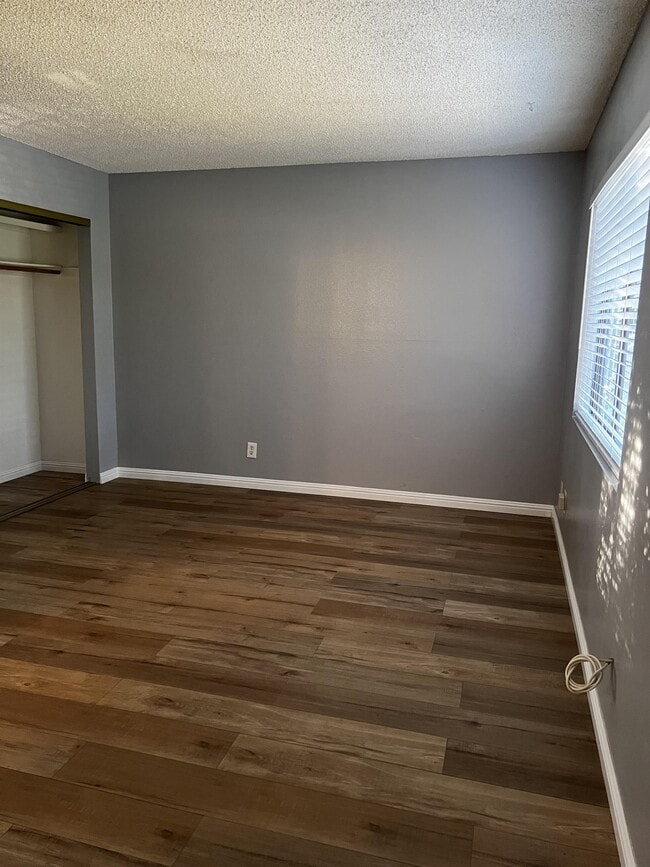 Building Photo - 301 Brookside Ln
