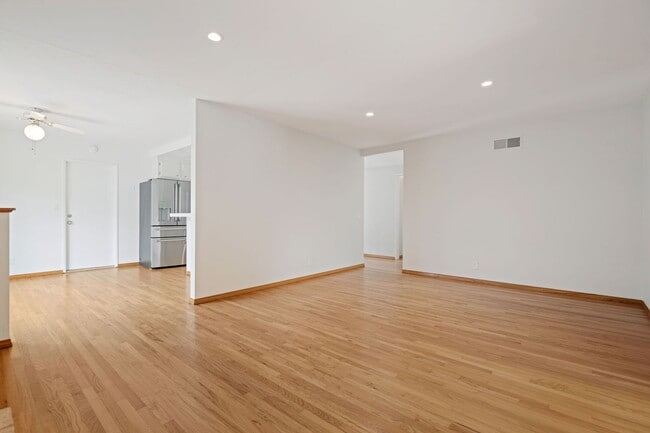 Building Photo - Charming 3-Bed, 2-Bath Home for Rent in Go...