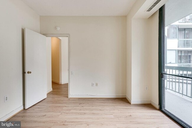 Building Photo - 955 26th St NW