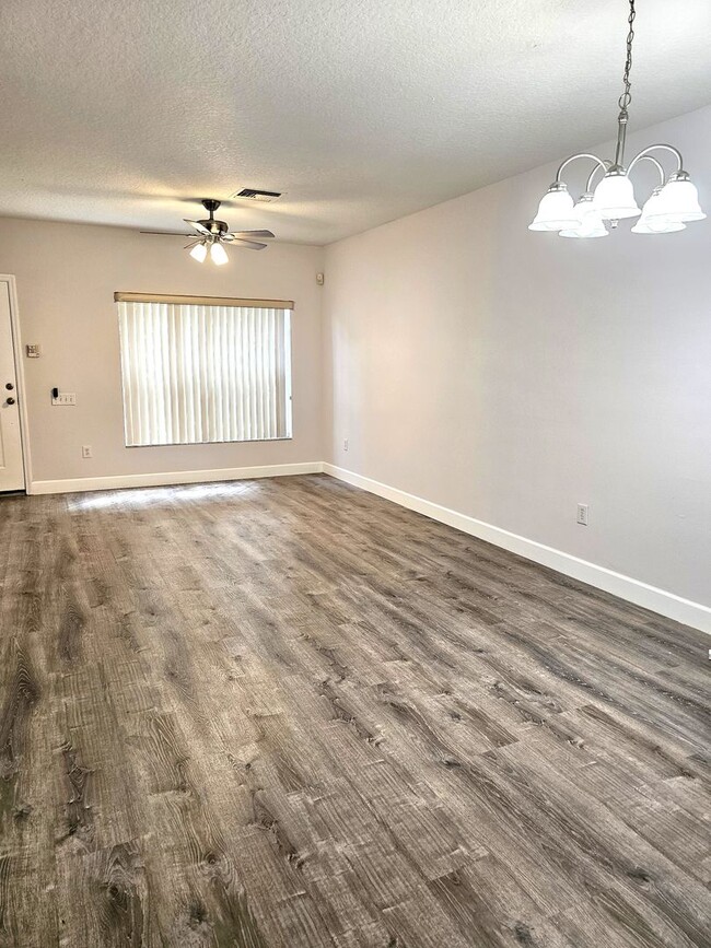 Building Photo - Regency Key Townhouse
