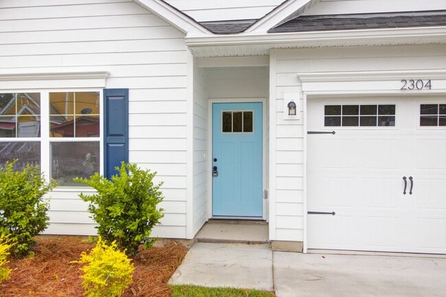 Building Photo - 2304 Delano St