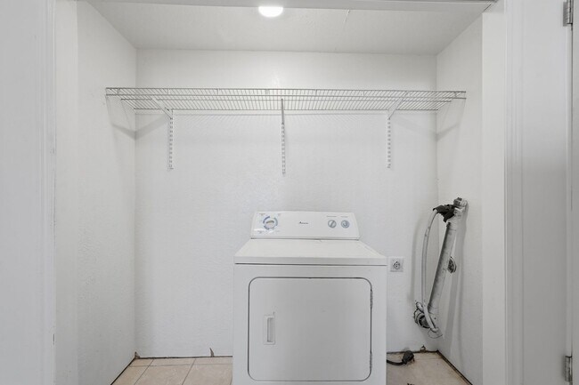 Building Photo - 541 27th St