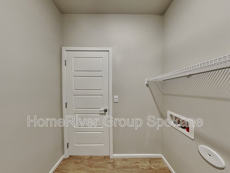 Building Photo - 5820 W Yorktown Ln