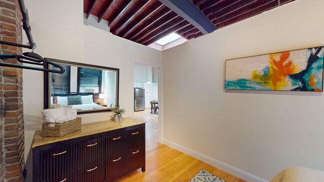 Building Photo - 19 Stanhope St