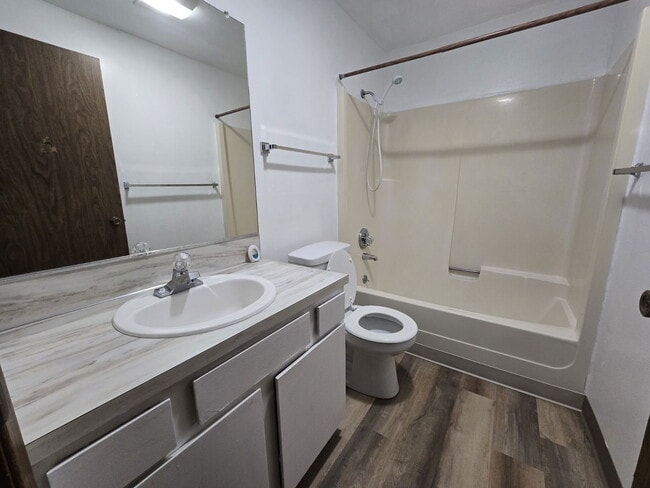 Building Photo - 146 NE Atkinson Ct