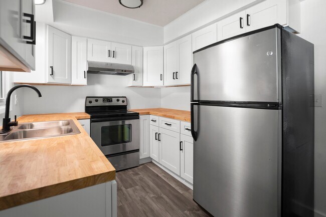 Building Photo - 2474 Thornton Dr