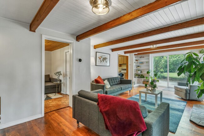 Building Photo - 3194 Crooked Finger Rd NE