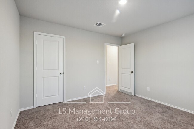 Building Photo - 10546 Varmus Dr