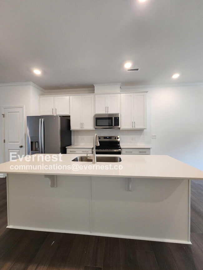 Building Photo - 1540 Crescent Townes Wy