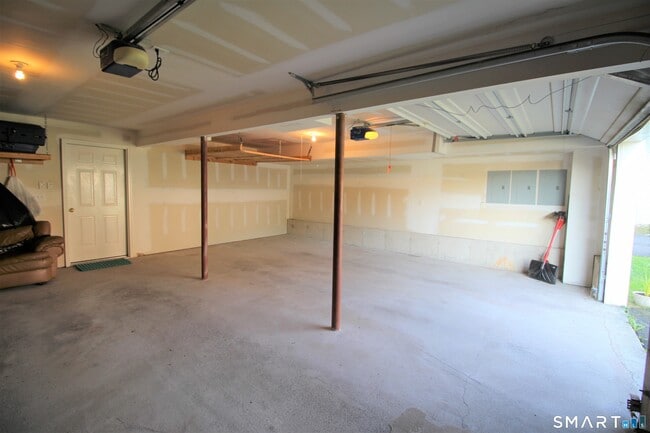 Building Photo - 125 Thorniley St