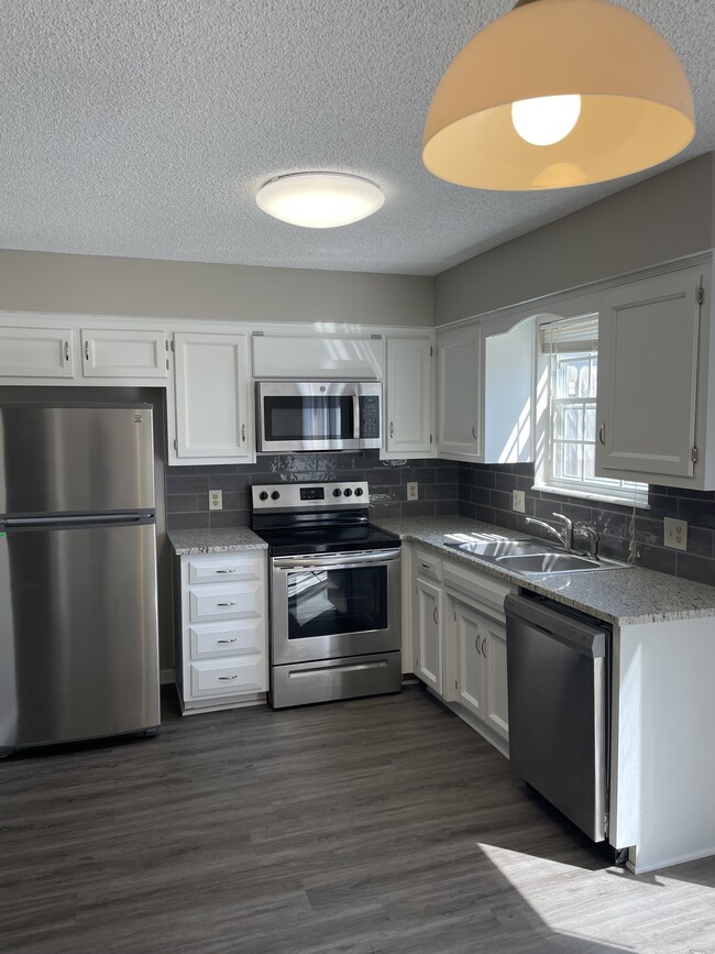Building Photo - 5617-5623 NW 66th Terrace