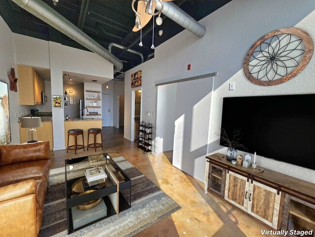 Building Photo - 420 N Adams St