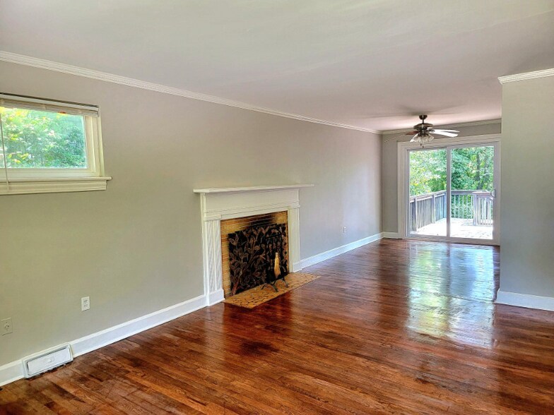 Building Photo - 20 N Garden Cir