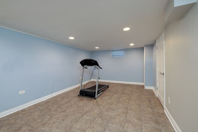 Building Photo - Charming 2 bdr, 2 bthr single family home in Belmont Cragin.