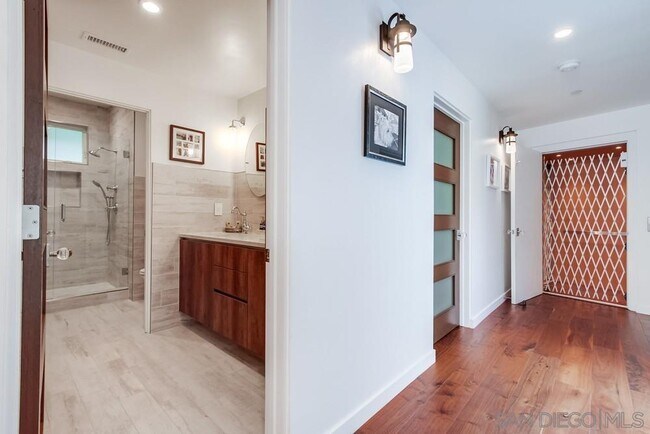 Building Photo - 738 Castro St