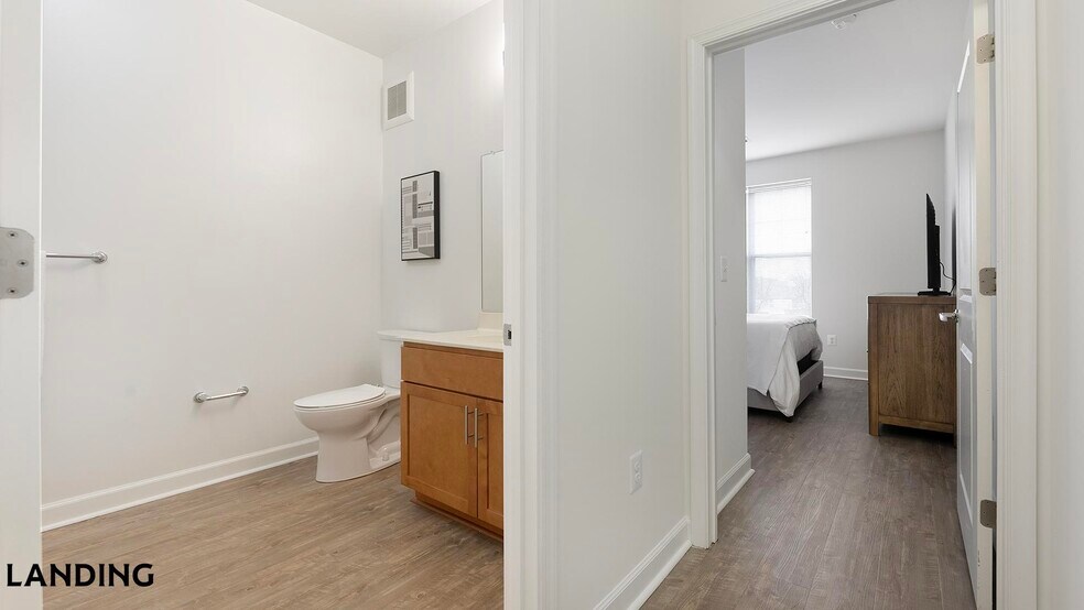 Building Photo - 909 Mansion Dr