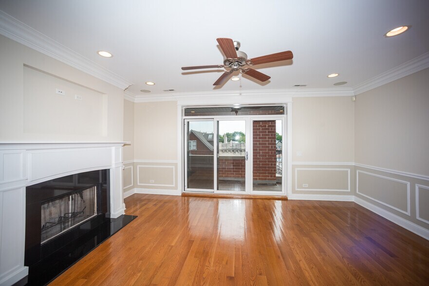 Building Photo - 2902-2910 W Belmont