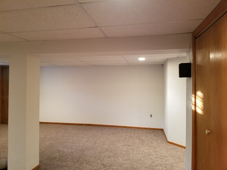 Family Room - 118 Chanticleer Ln NE