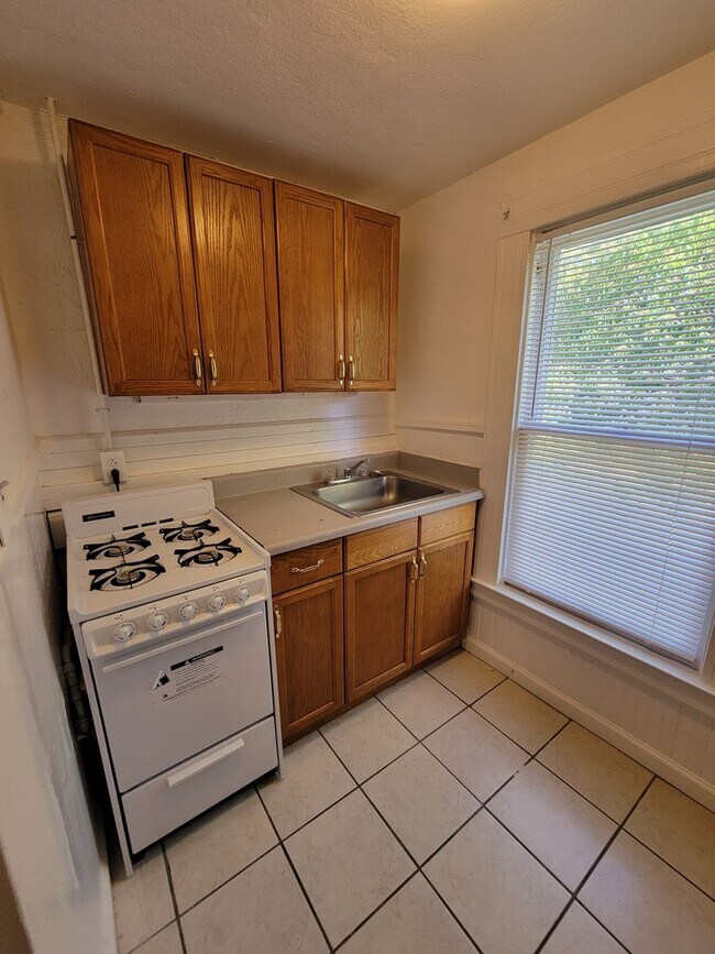 Building Photo - Apartment for Rent in Chico! 1 Bedroom 1 Bathroom